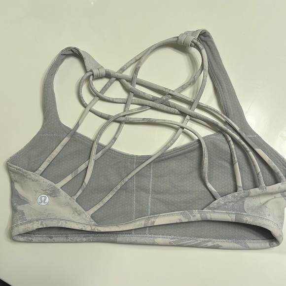 Lululemon Free To Be Bra Size 6 - Picture 2 of 3